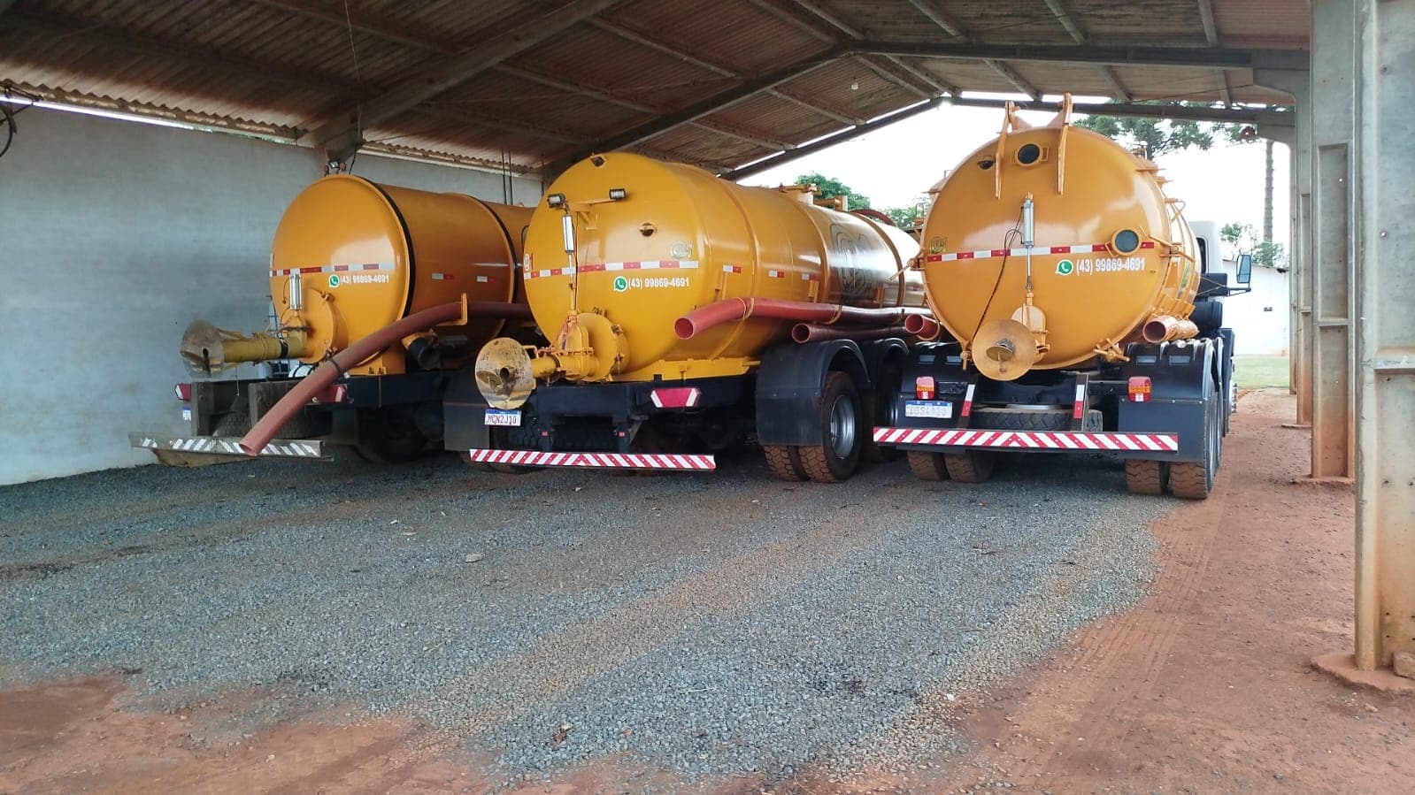 Caminhões de serviço